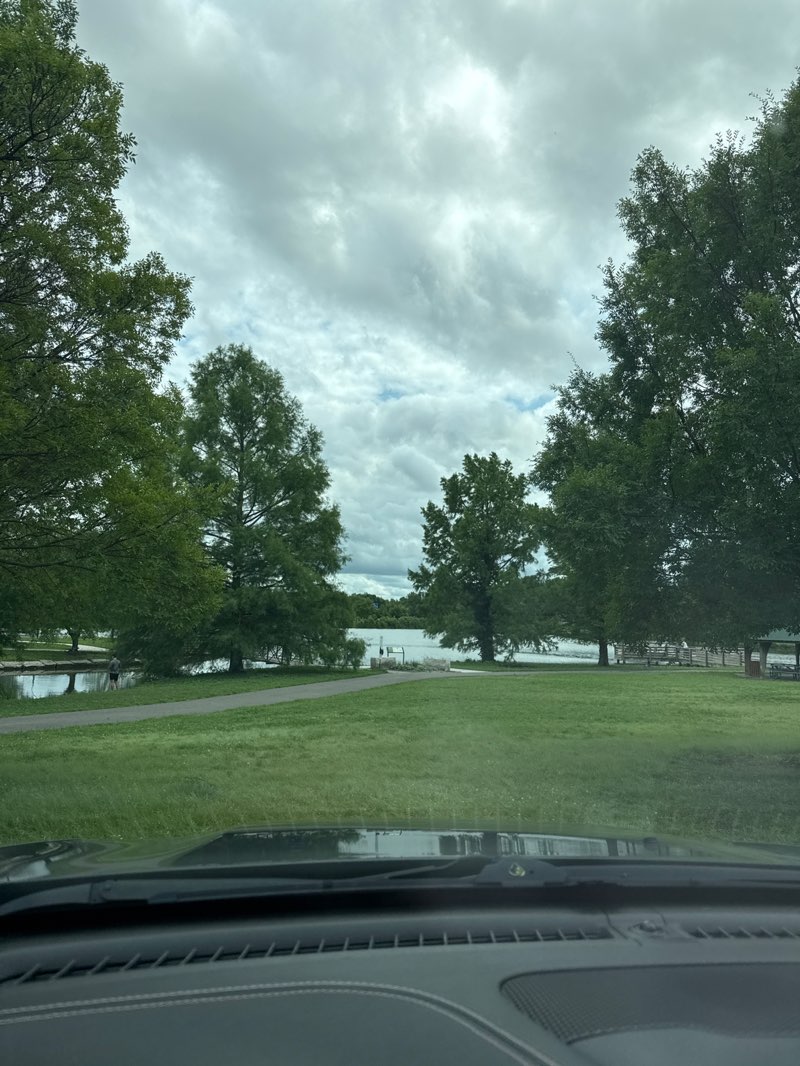 walking near me in Kingston Lake Park in summer