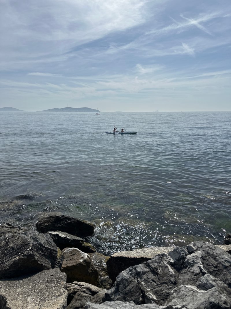 walking near me in Göztepe 60. Yıl Parkı in winter