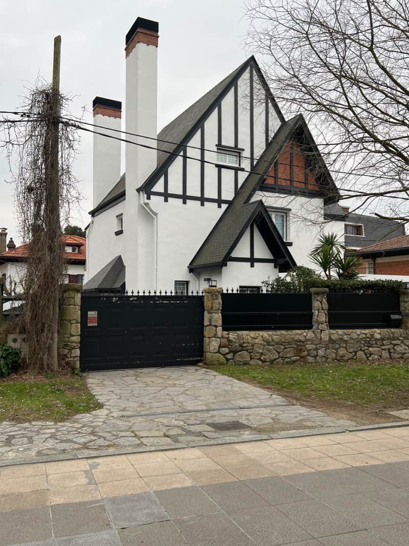 walking near me in Parque de Artaza in winter