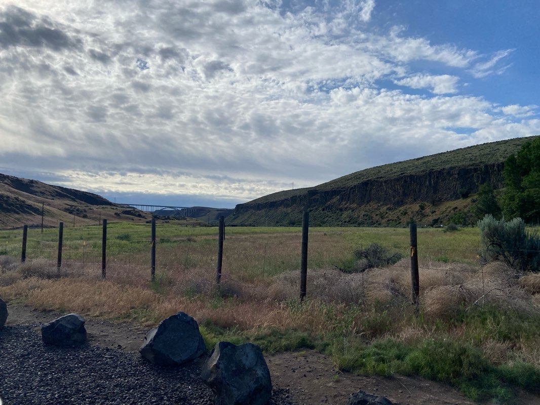 walking near me in Selah Cliffs Natural Area Preserve in spring
