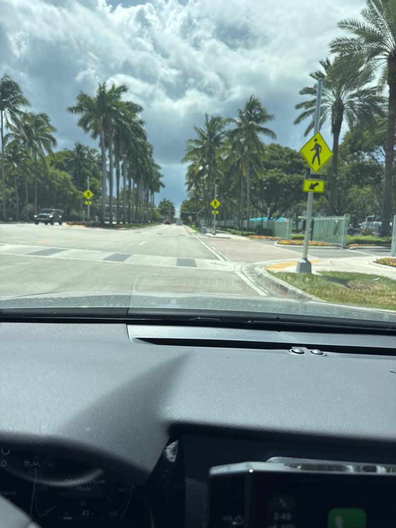 walking near me in Aventura Founders Park in autumn