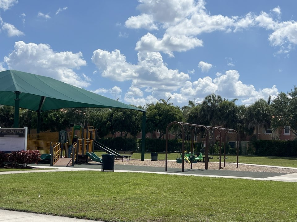 walking near me in Pembroke Pines Memorial Park in spring