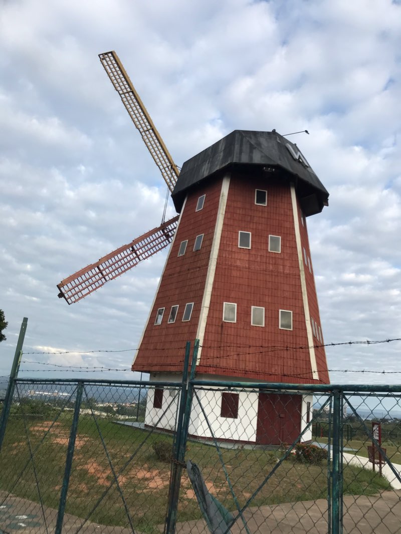 walking near me in Plaza Villa Alianza in winter