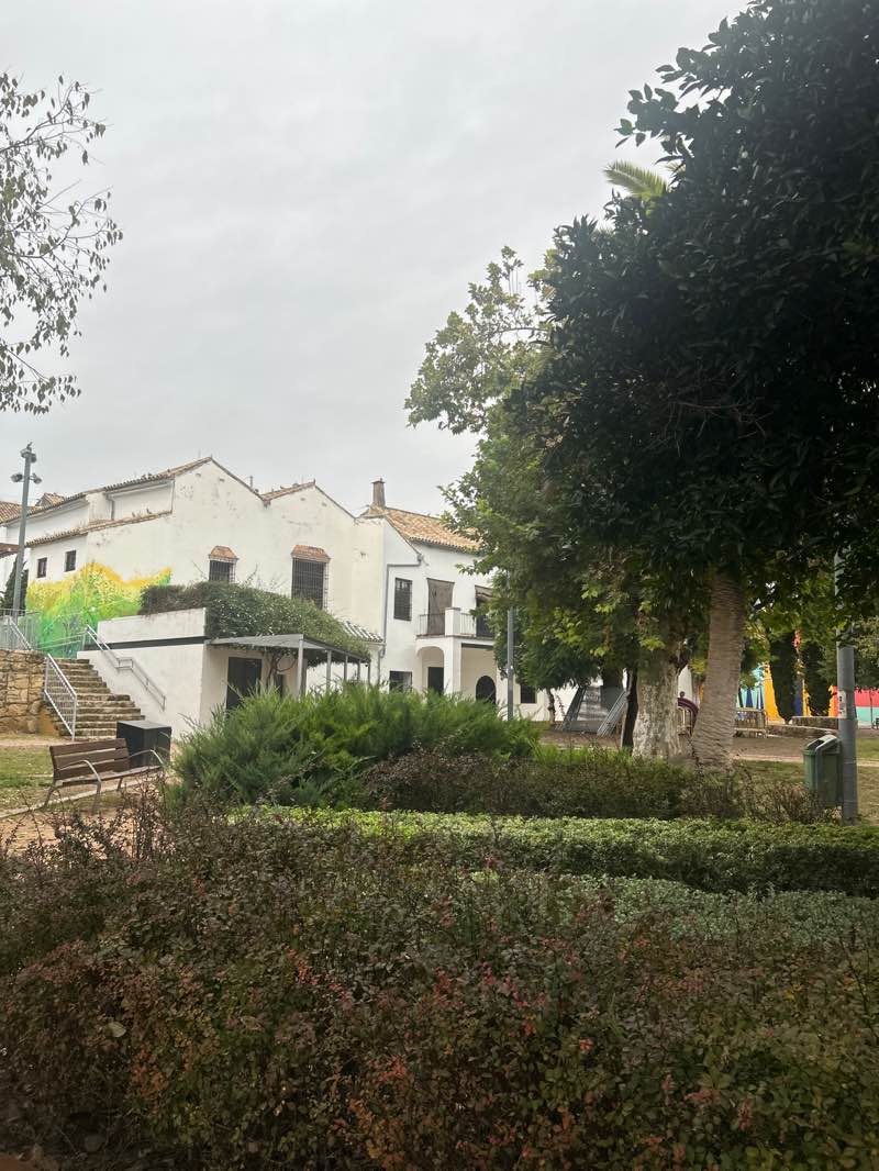 walking near me in Jardines de Orive in autumn