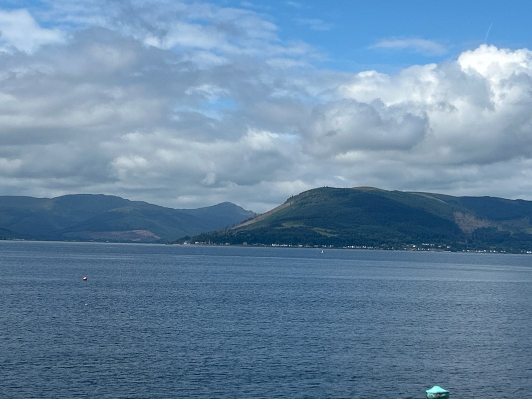 walking near me in Battery Park in autumn