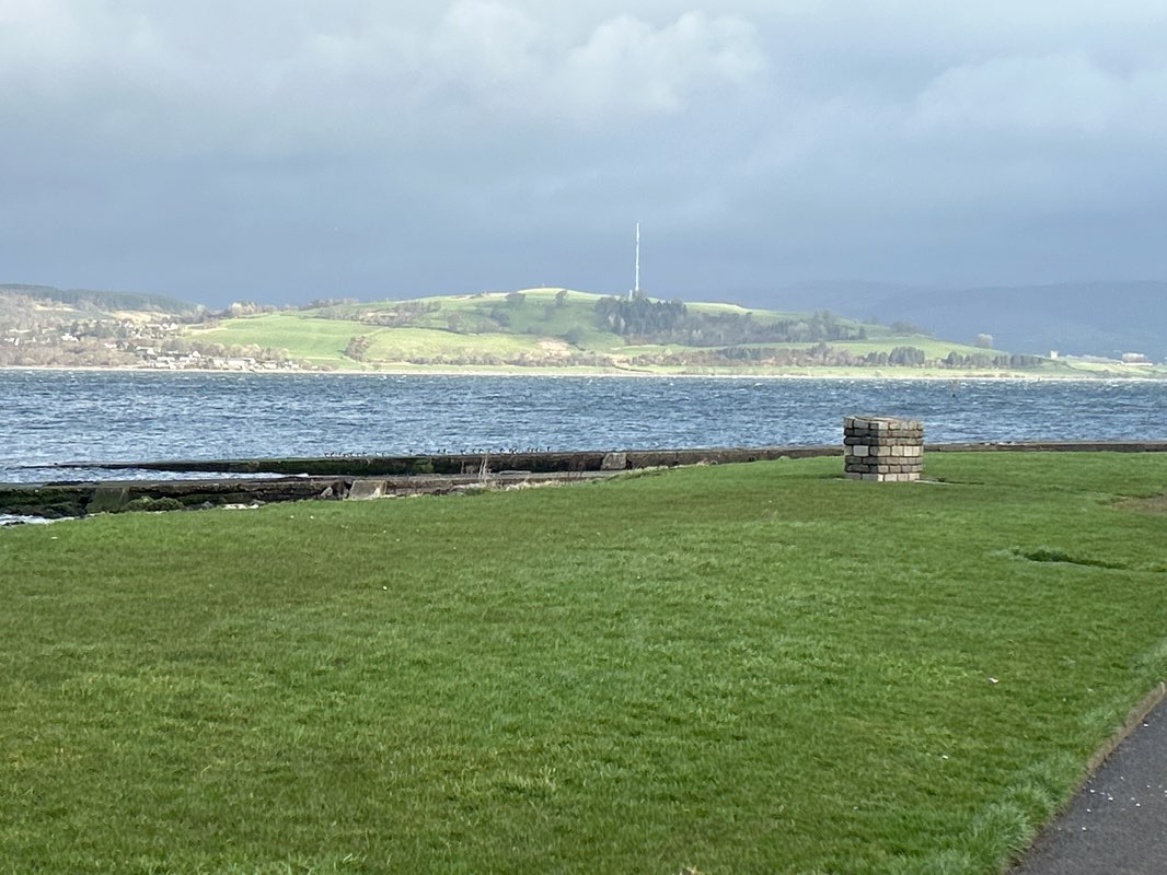walking near me in Gourock Park in spring