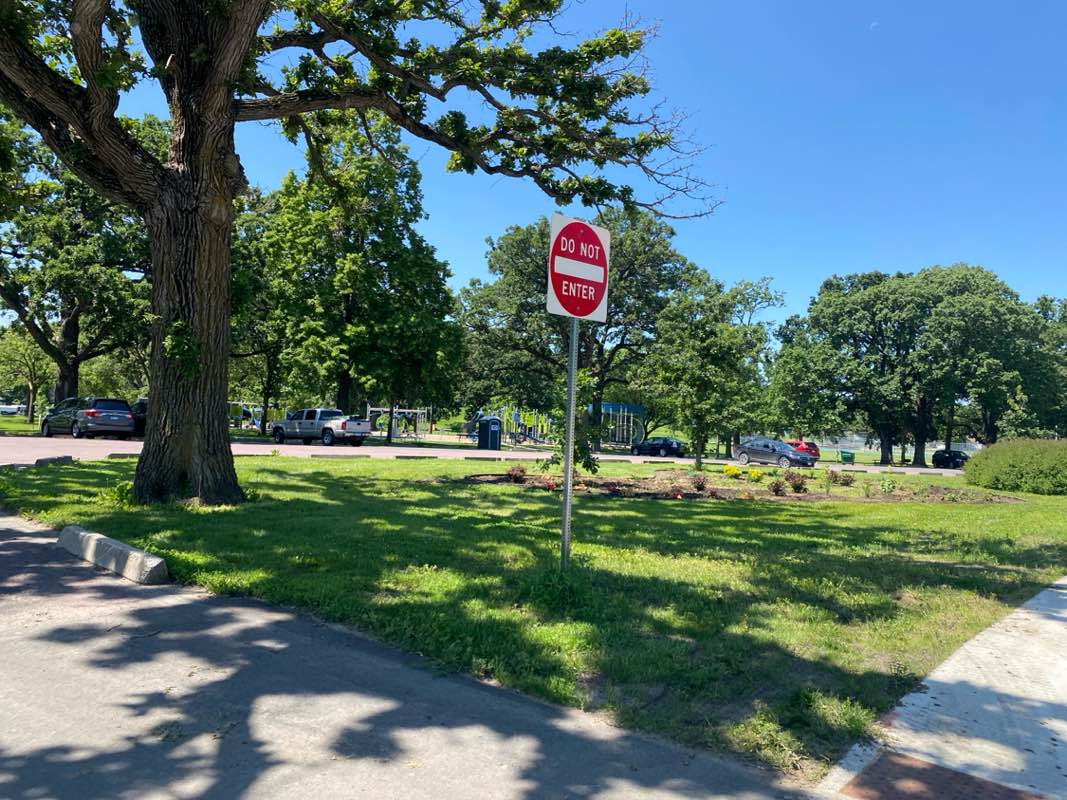 walking near me in Clear Lake Park in summer