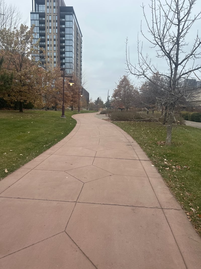 walking near me in Edina Promenade in autumn