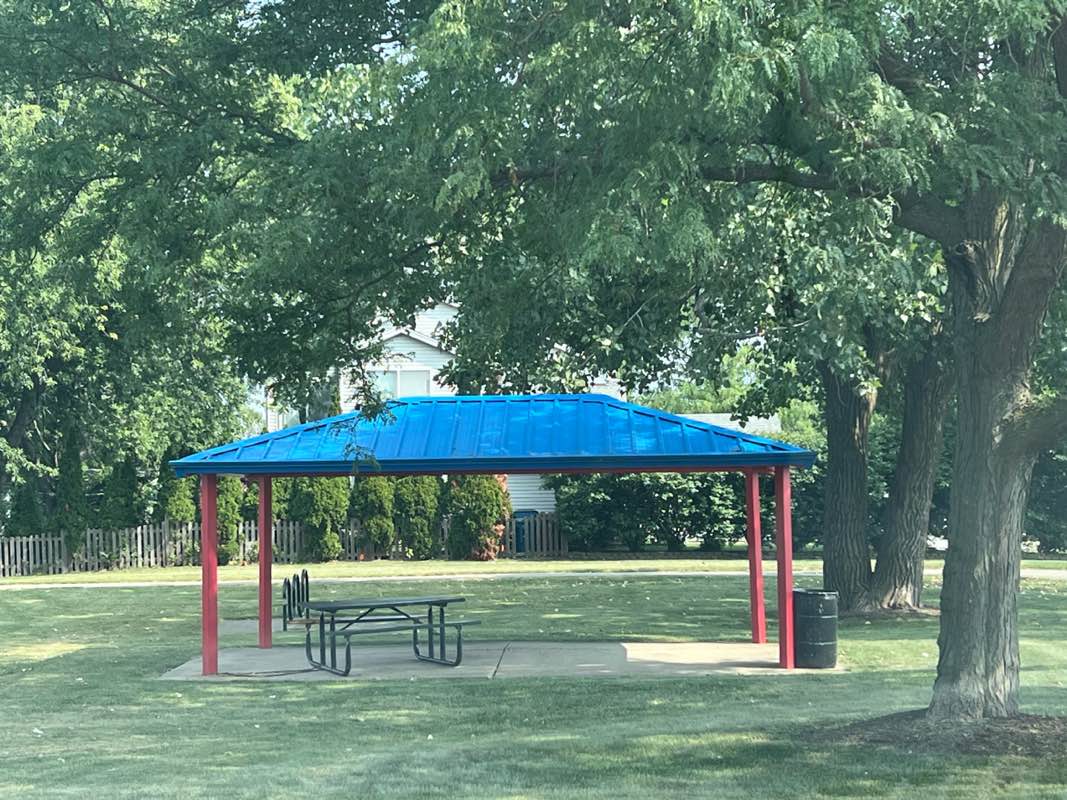 walking near me in Siems Park in summer