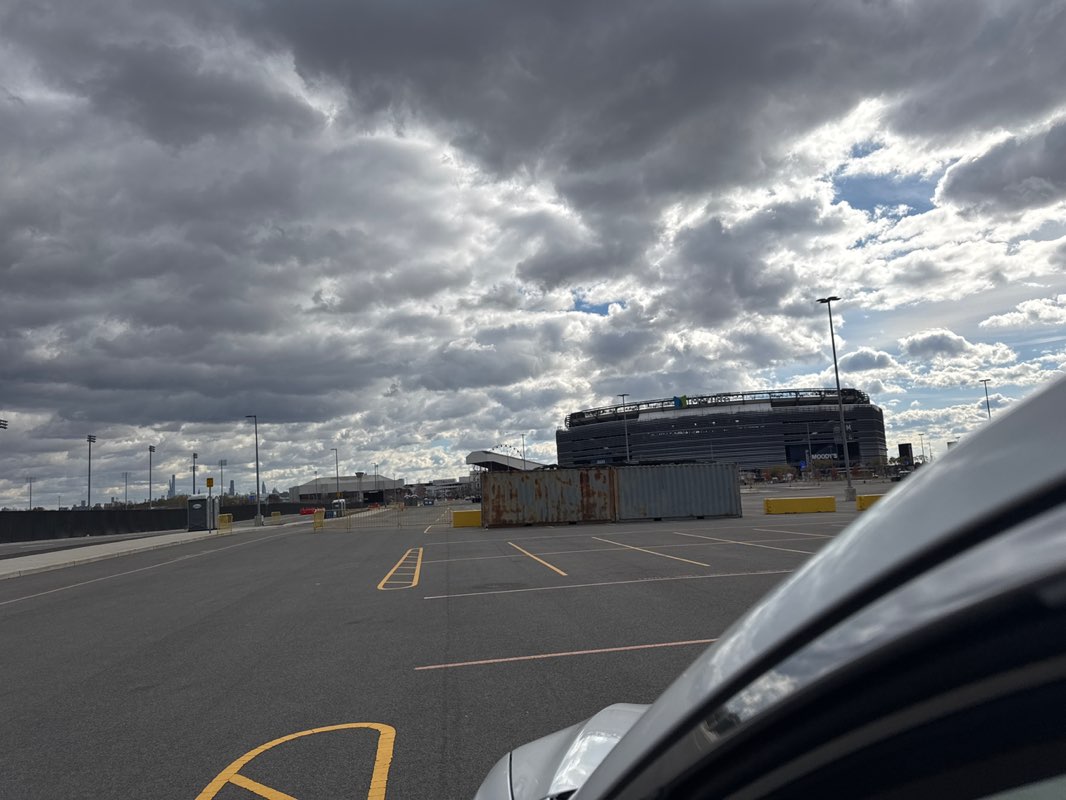 walking near me in Paddock Park in autumn