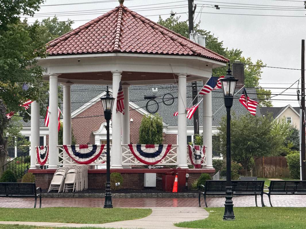 walking near me in Veteran's Memorial Park in autumn