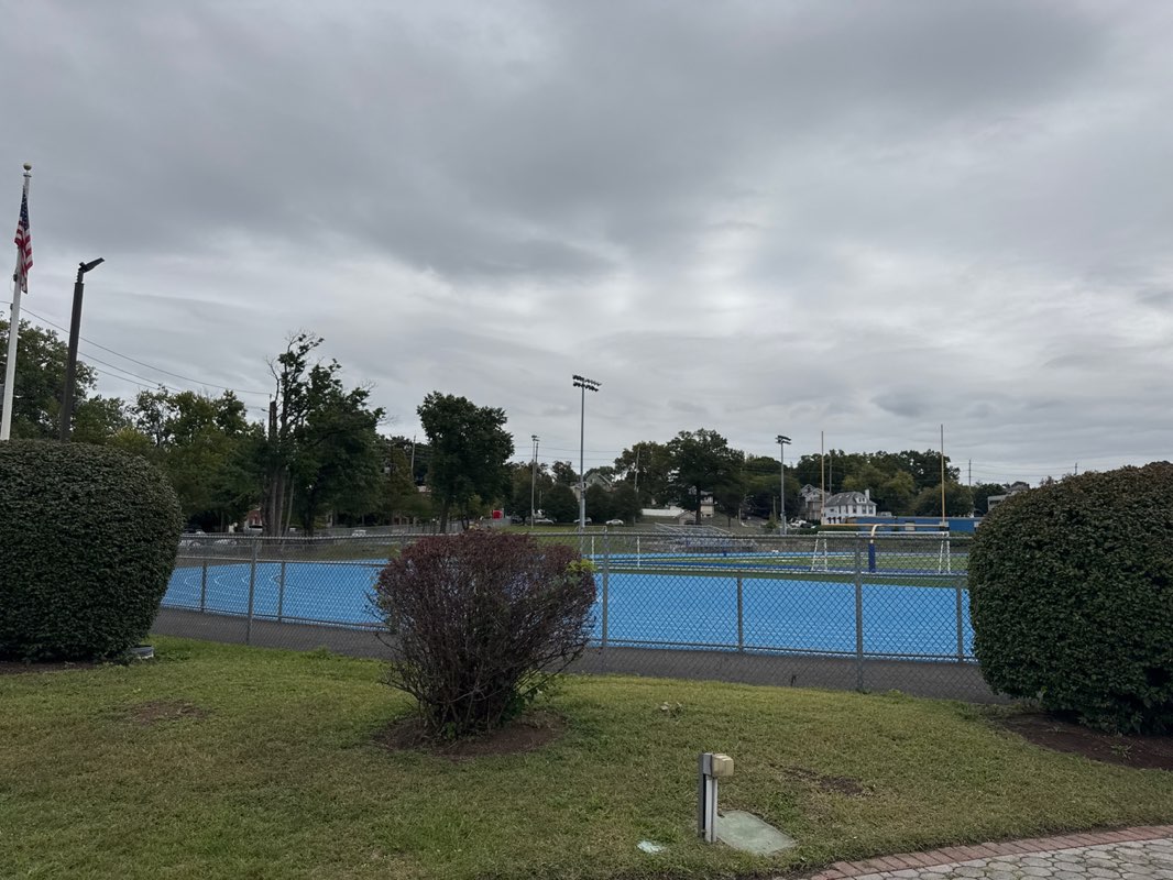 walking near me in Willis Park in autumn