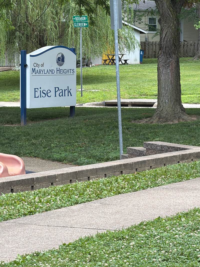 walking near me in Eise Park in summer