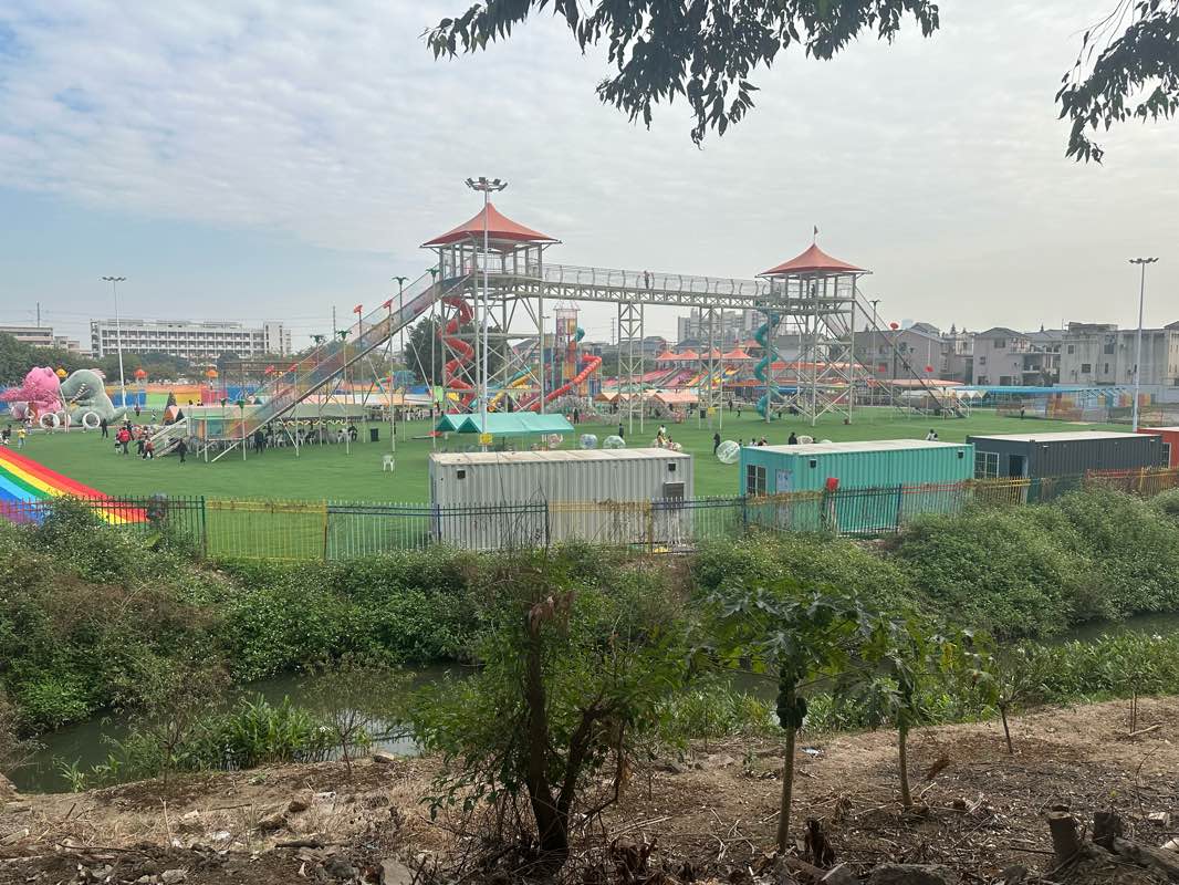 walking near me in Huaxi Park in winter