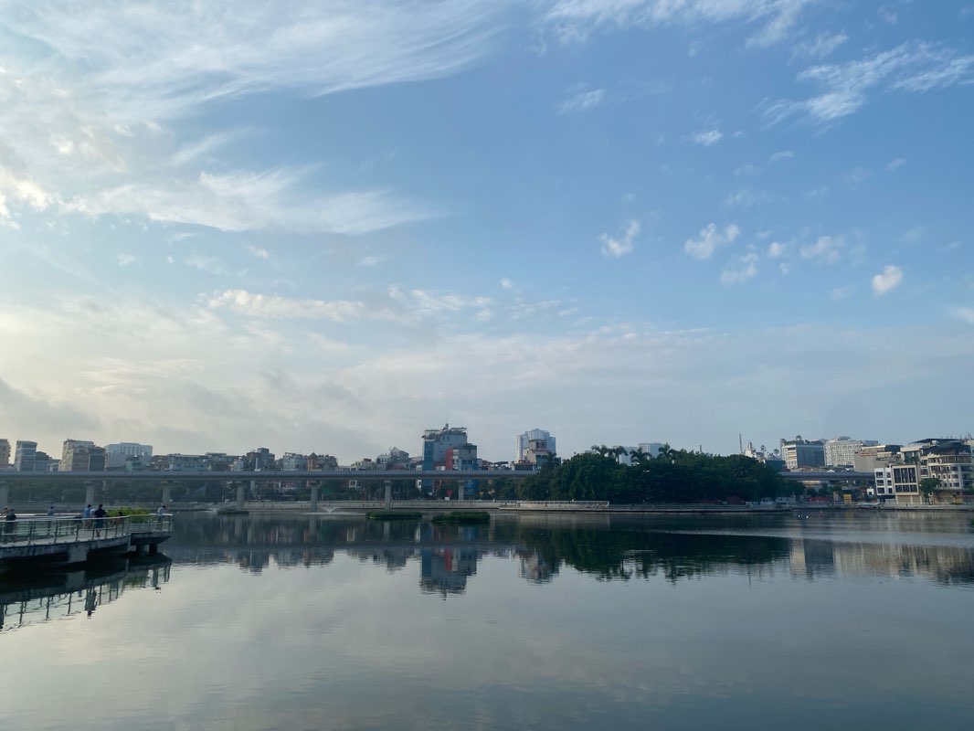 walking near me in Vườn hoa Hoàng Cầu in autumn