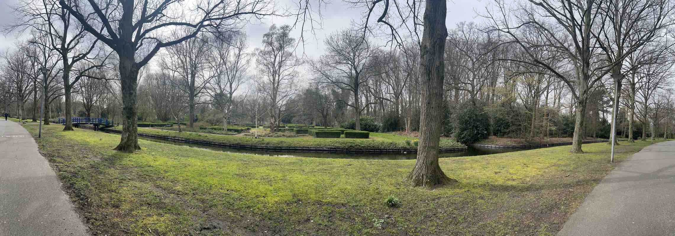 walking near me in Zuiderpark in winter