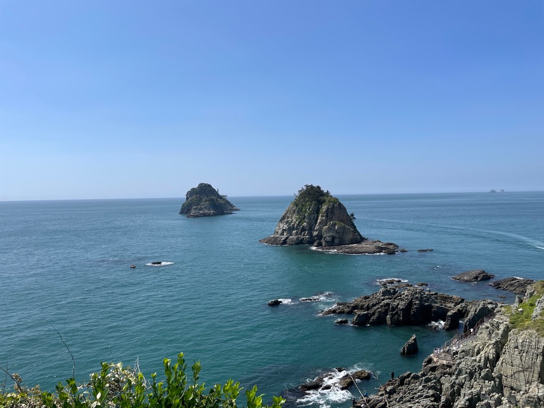 walking near me in 수변 공원 in winter