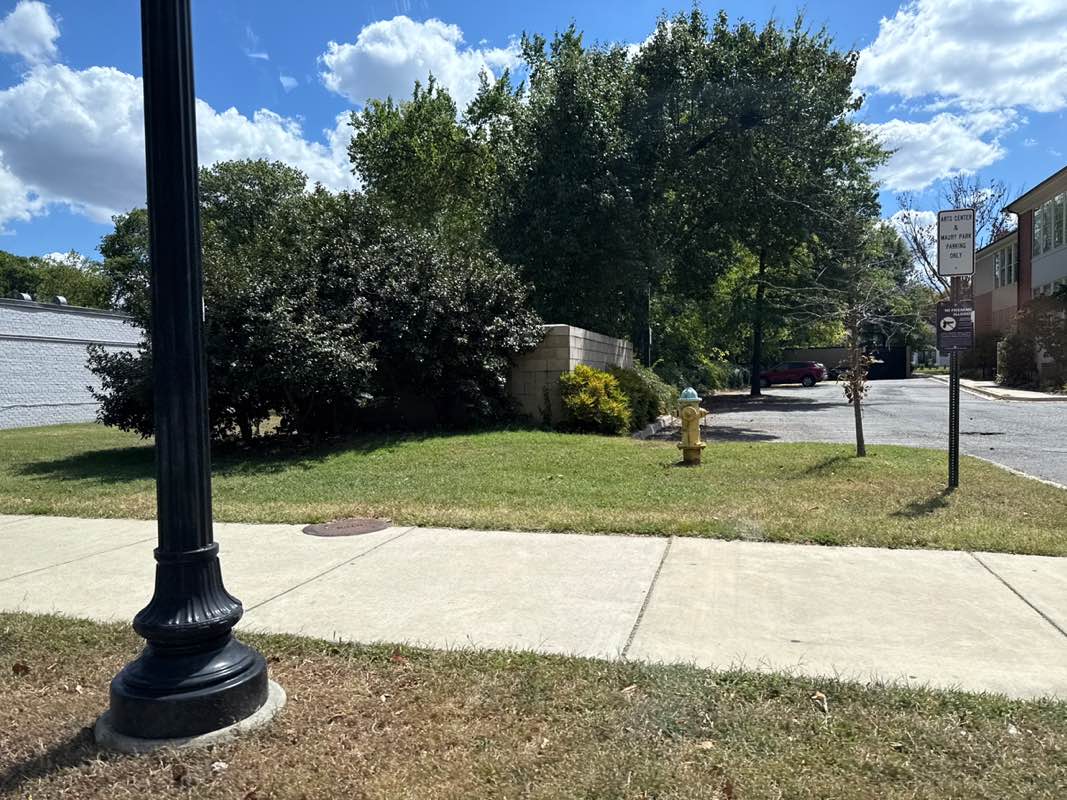 walking near me in Maury Park in autumn