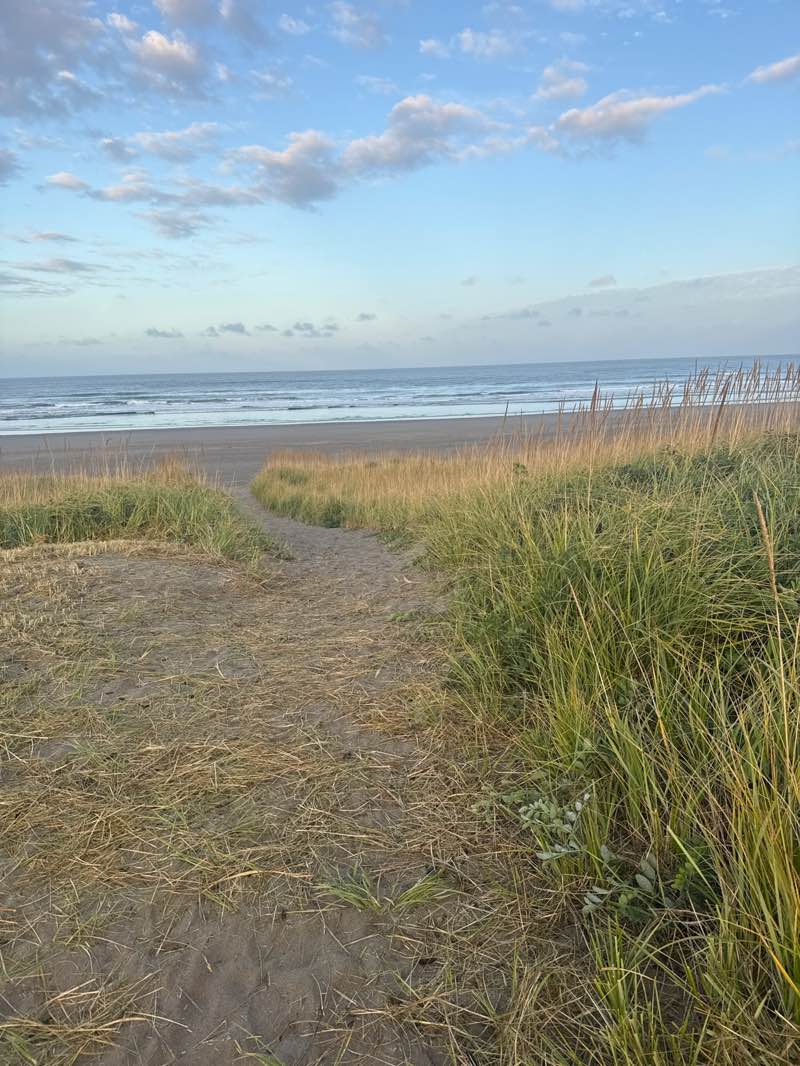 walking near me in Del Rey Beach State Recreation Site in autumn