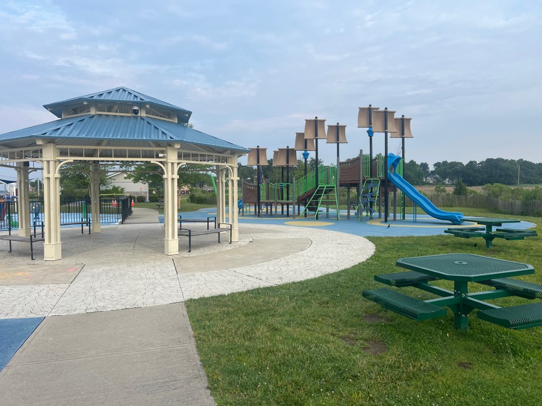 walking near me in Aberdeen Veterans Memorial Park in summer