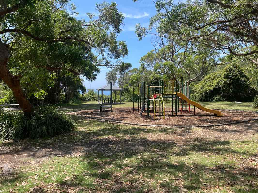 walking near me in Toukley Lions Park in summer