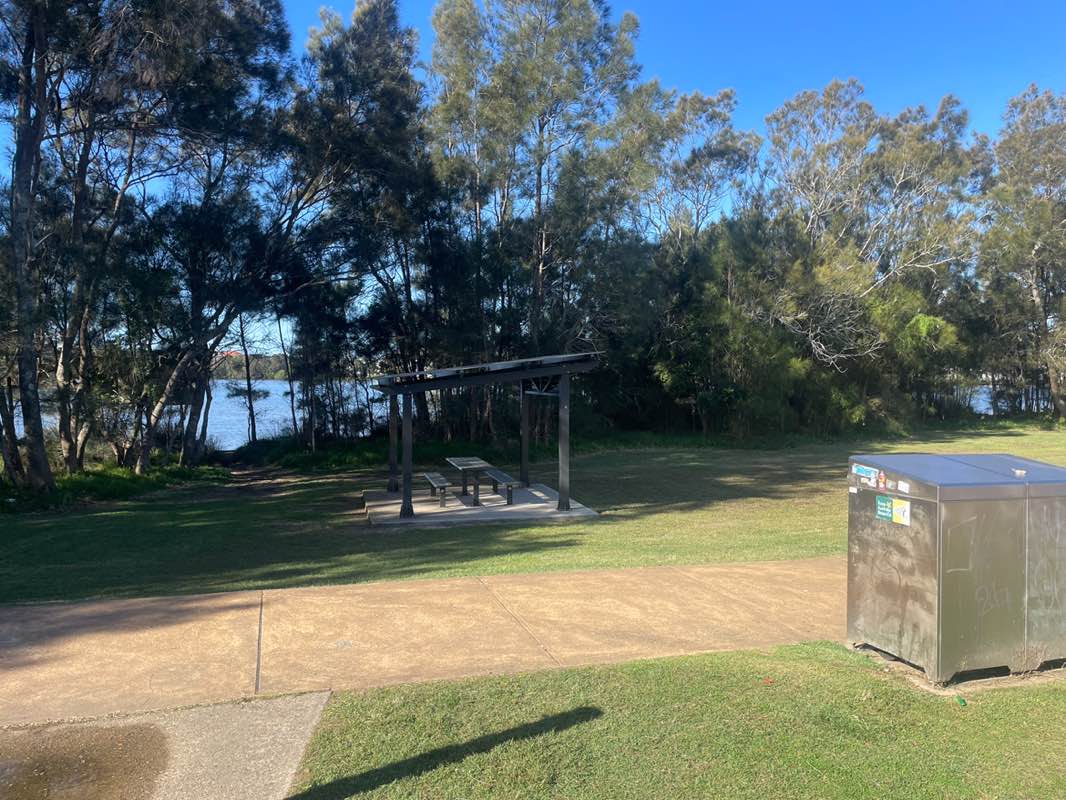 walking near me in Terrigal Lagoon Reserve in autumn