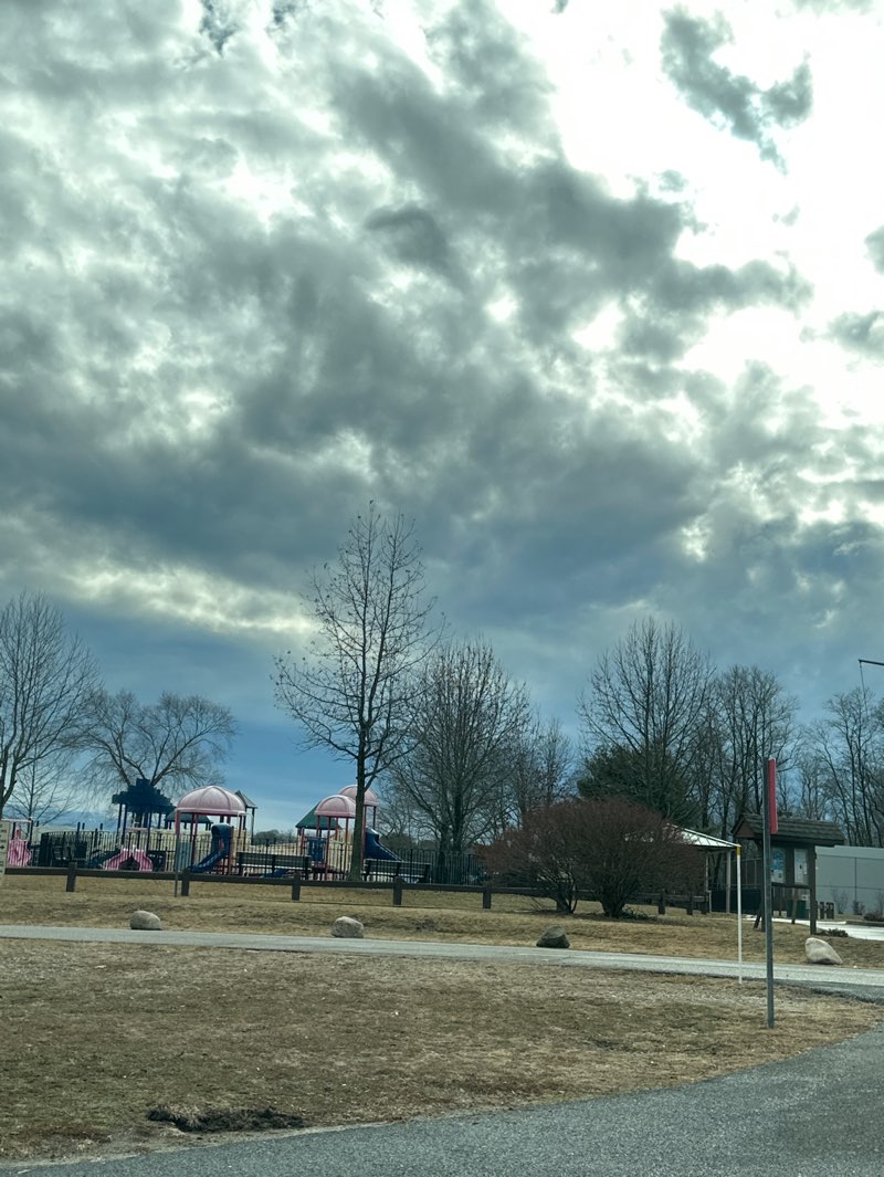 walking near me in Lake Ronkonkoma County Park in winter