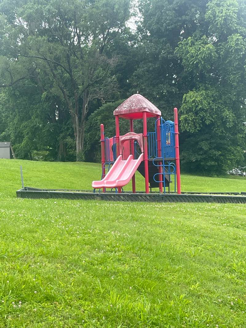 walking near me in Betty Lee Park in spring