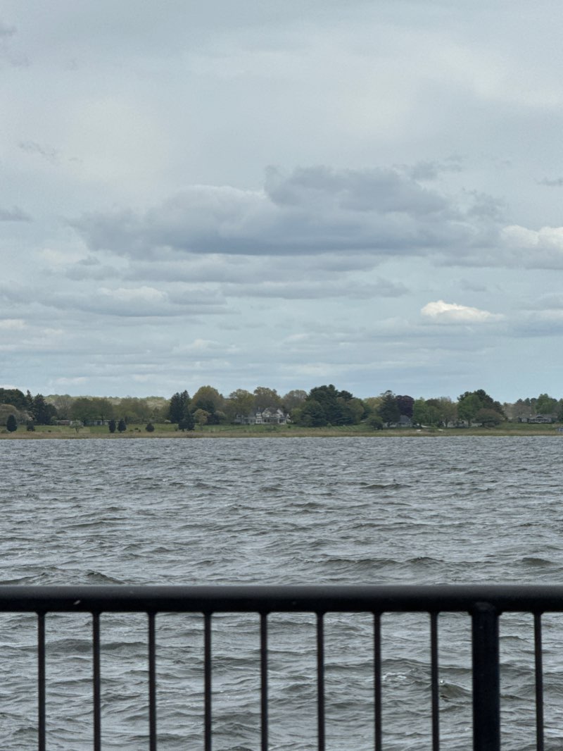 walking near me in Fort Saybrook Monument Park in winter