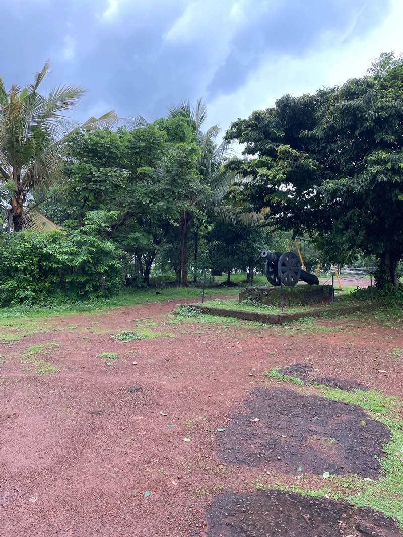 walking near me in vilangan hills park in summer
