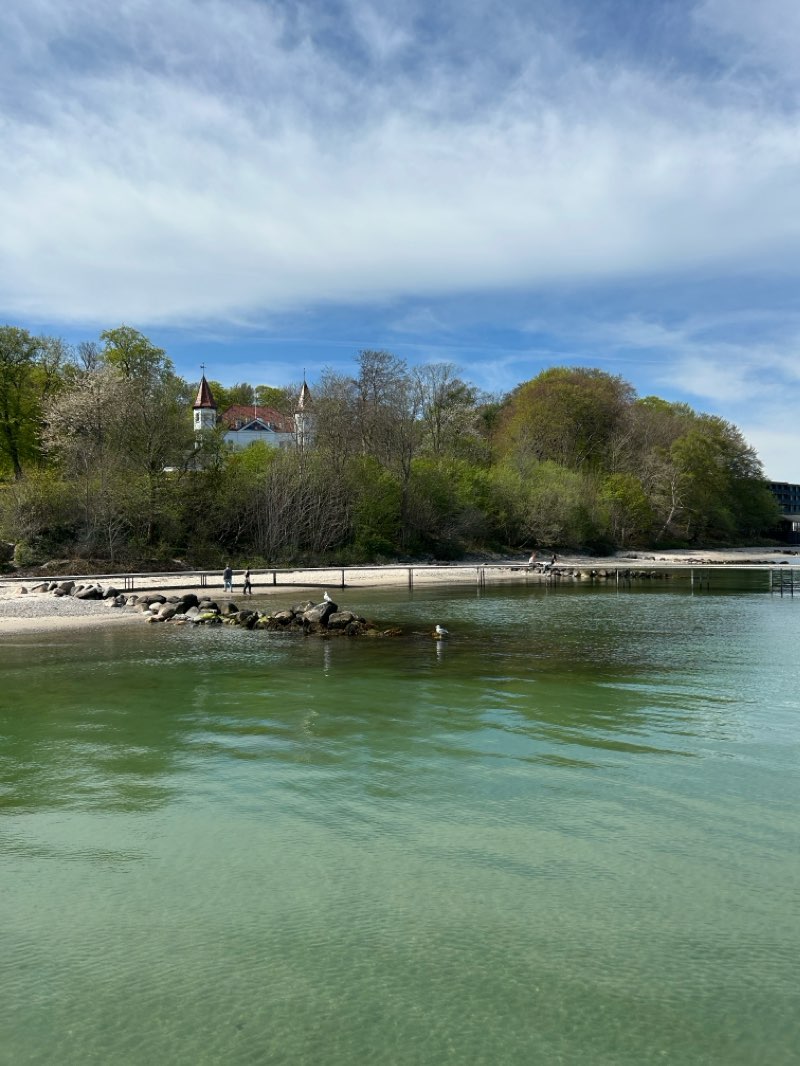 walking near me in Mølleparken in spring