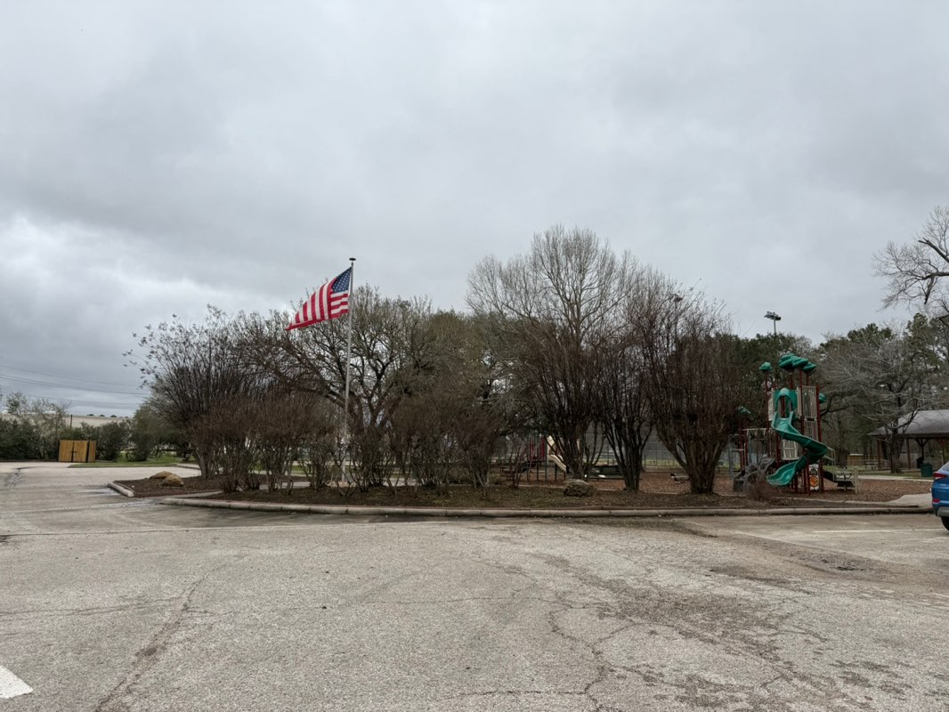 walking near me in Marilyn Edgar Park in winter