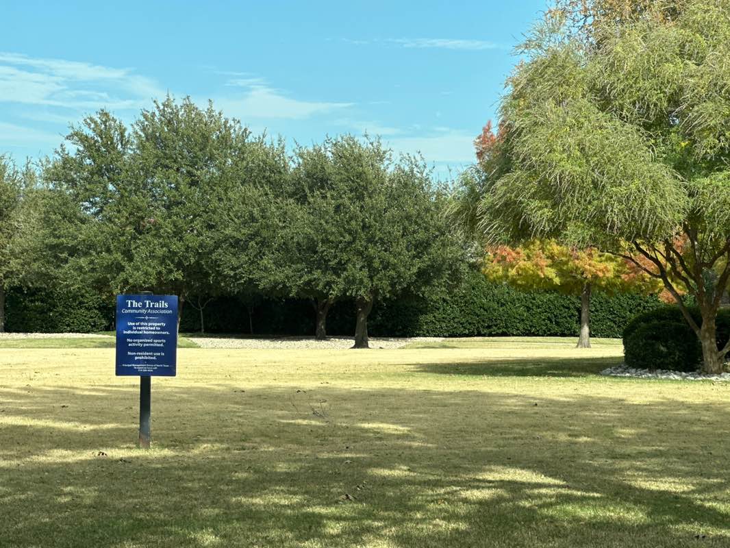 walking near me in Plateau Park in autumn