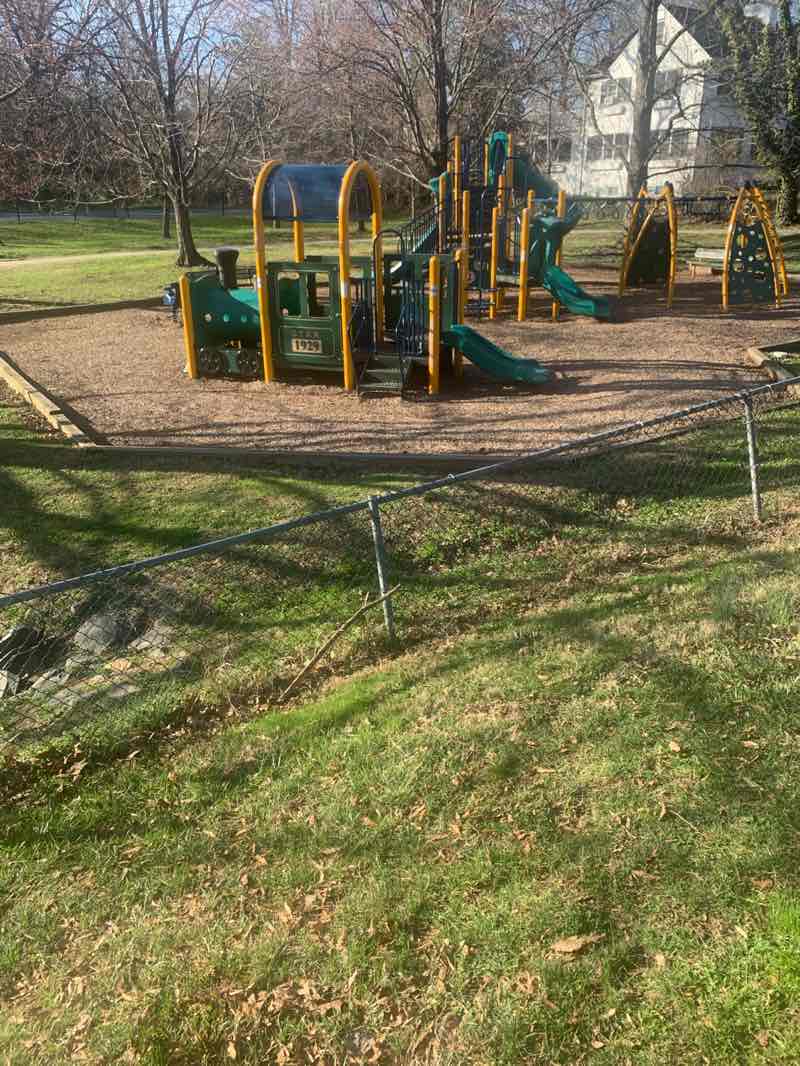 walking near me in Kensington Cabin Park in spring