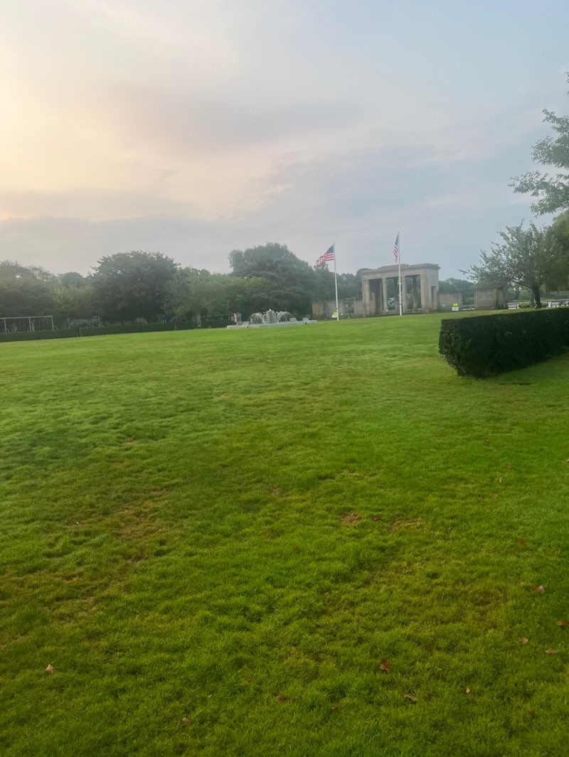 walking near me in Agawam Park in autumn
