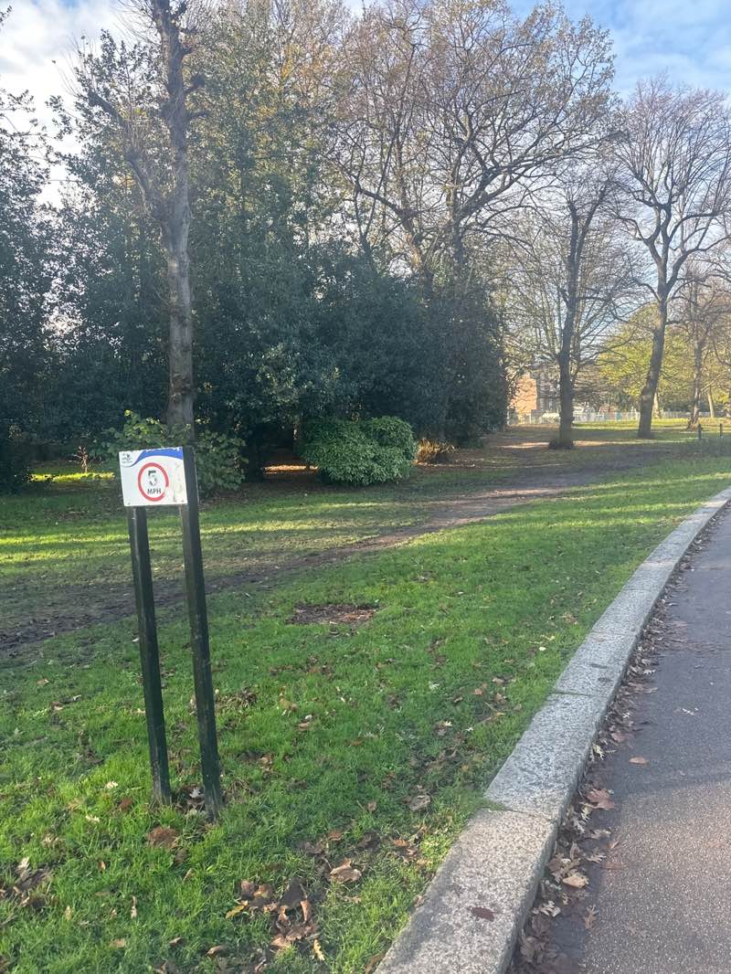 walking near me in Victoria Park in autumn