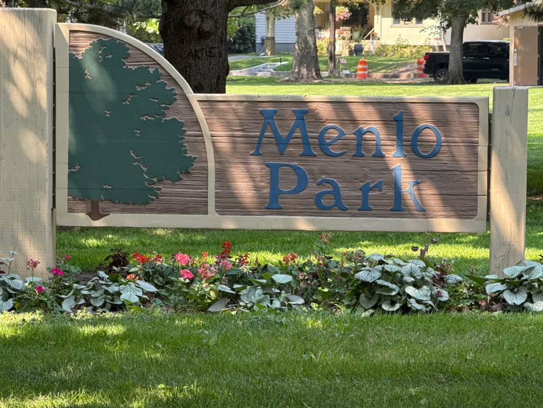 walking near me in Menlo Park in summer