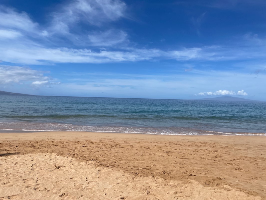 walking near me in Ulua Beach Park in winter