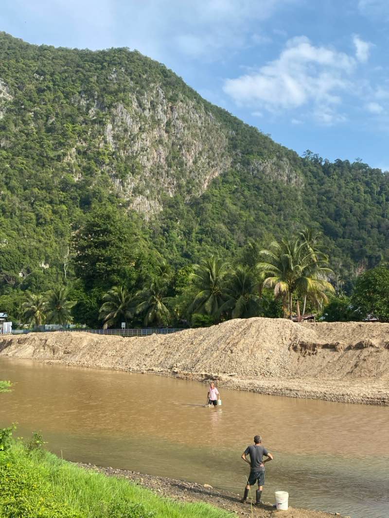 walking near me in Taman Awam in winter