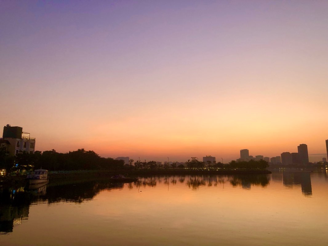 walking near me in Vườn hoa Hàng Đậu in winter