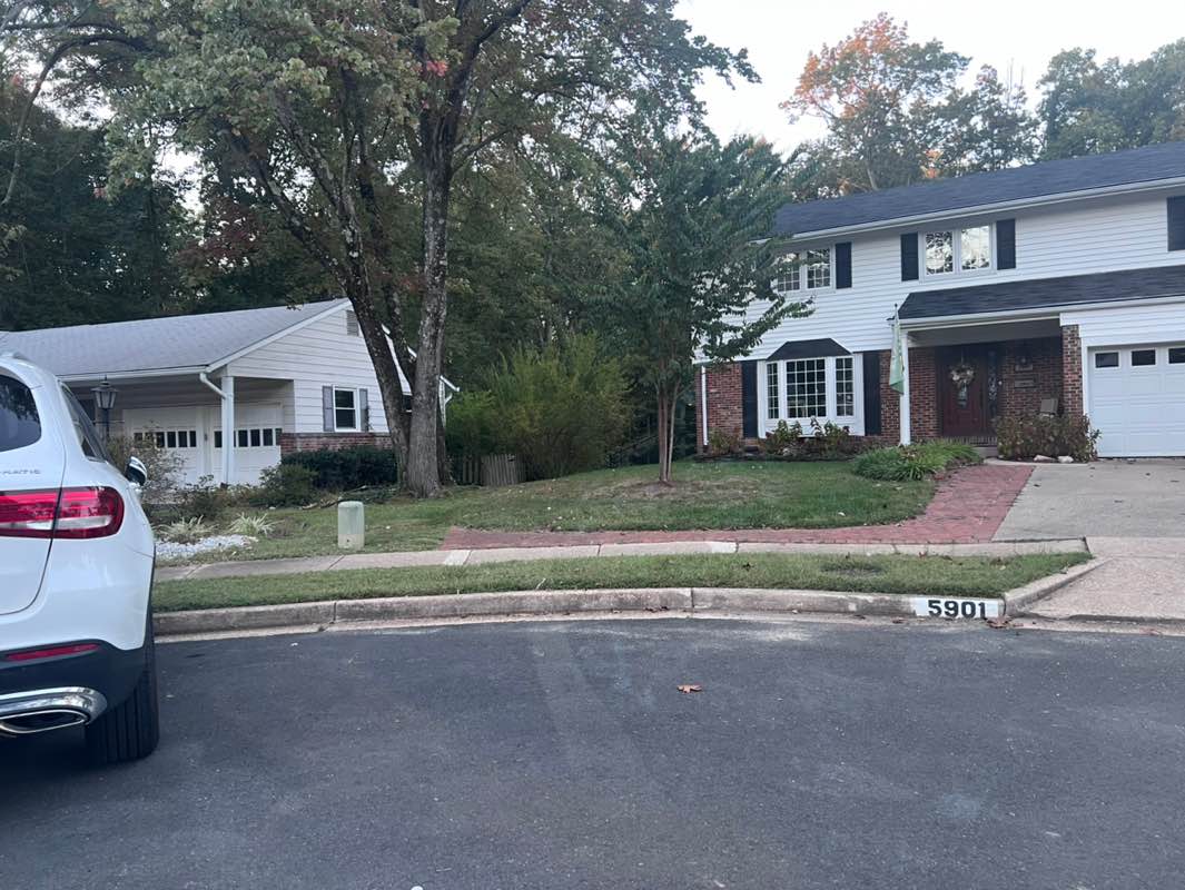 walking near me in Royal Ridge Park in autumn