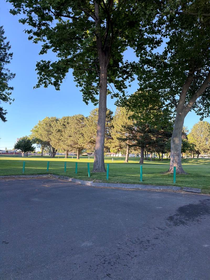 walking near me in Kiwanis Park in summer