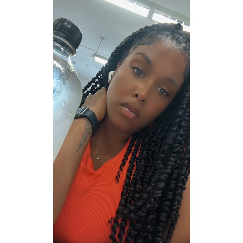 Nicole Miller profile