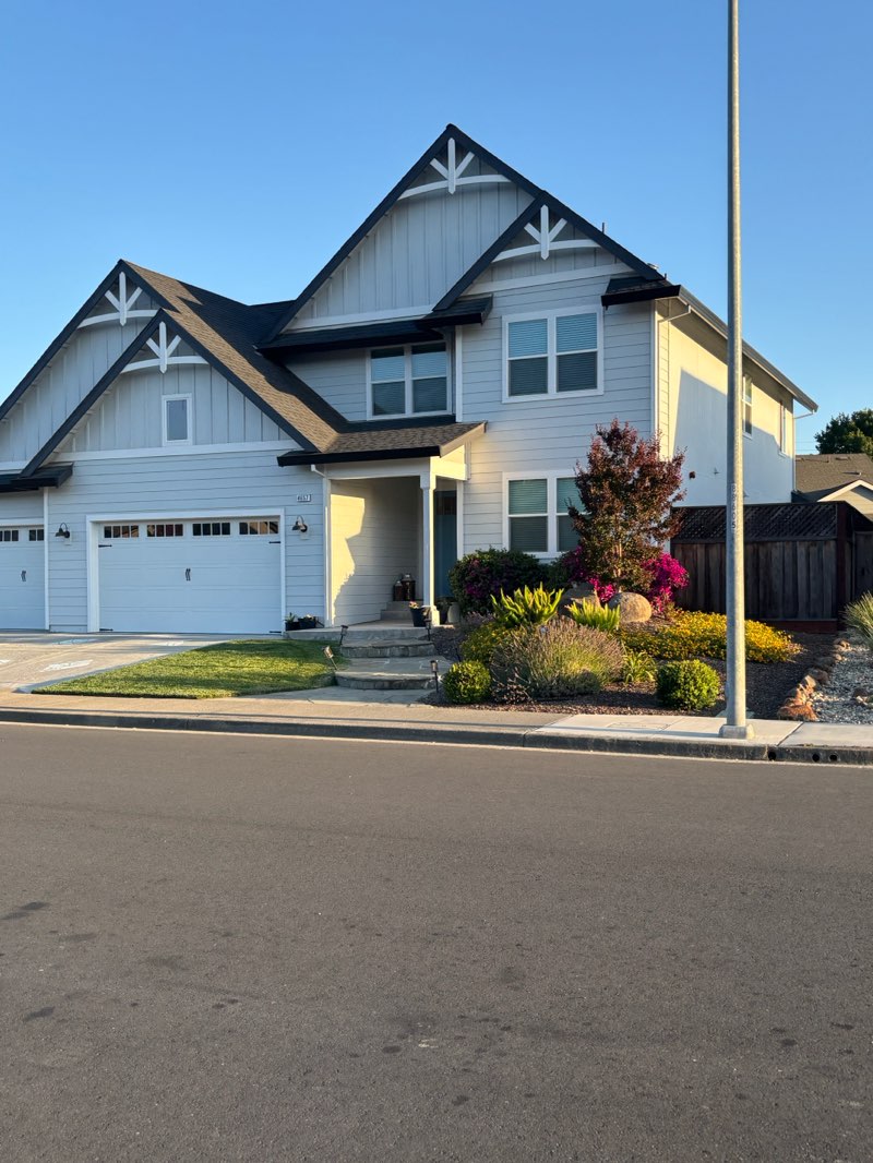 walking near me in Maddux Ranch Regional Park in autumn