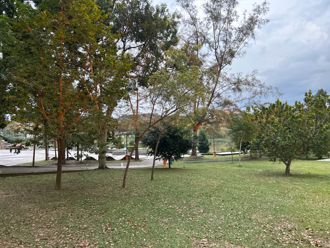 walking near me in Taman Tasik Cempaka in winter