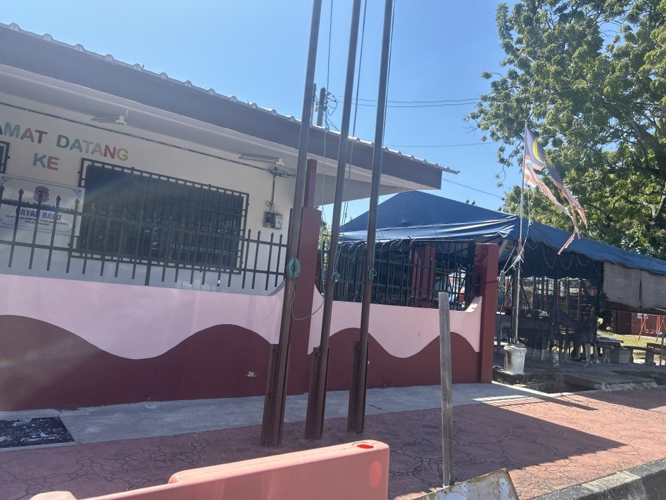 walking near me in Taman Kejiranan Jalan Nibong in spring