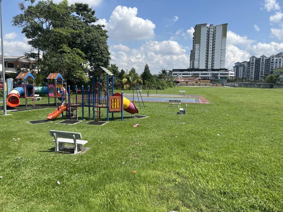 walking near me in Taman Berjaya Park in spring