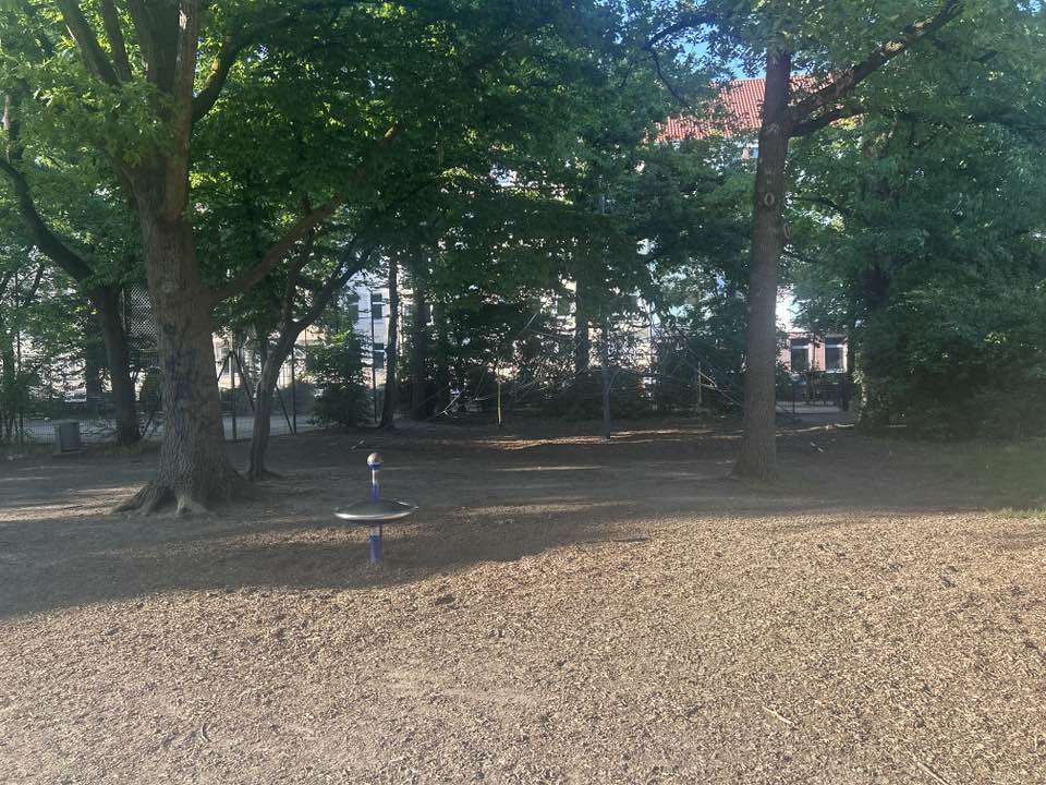 walking near me in Bonifatiusplatz in summer