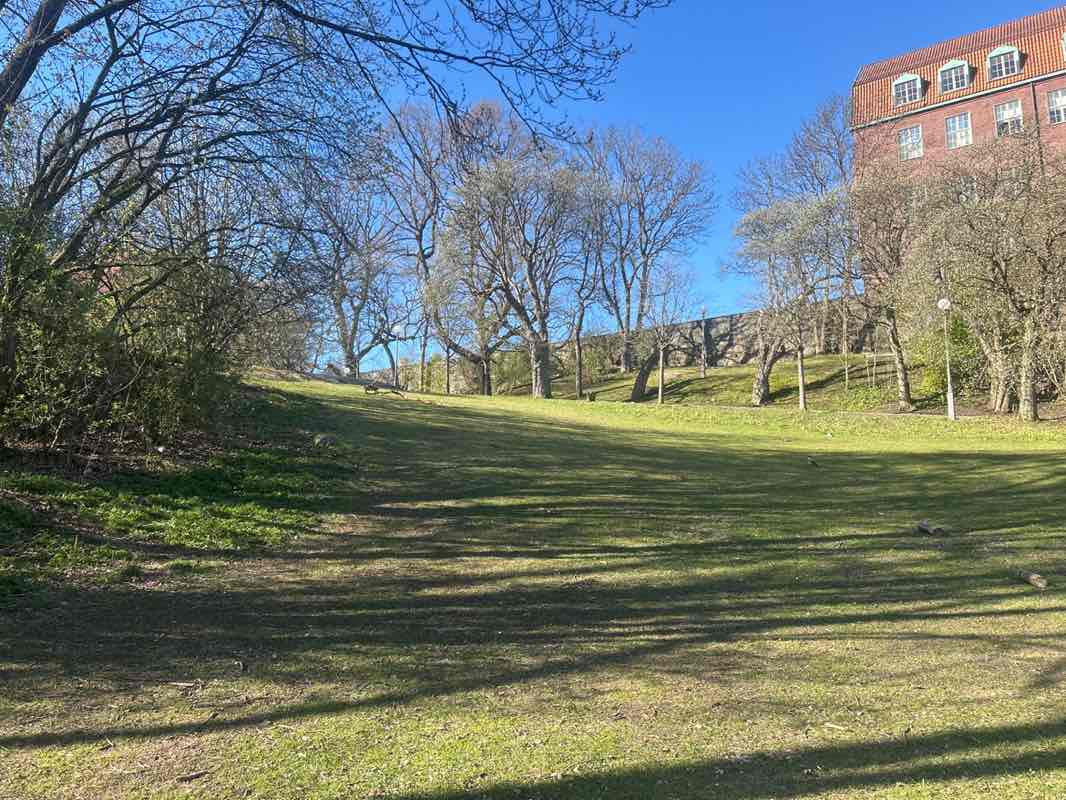 walking near me in Himlabacken in spring