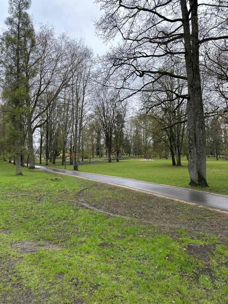 walking near me in Lastepark in spring